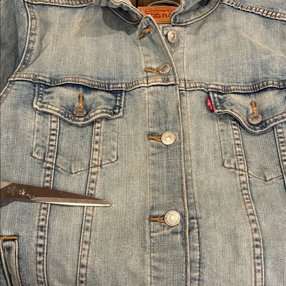 Levi's Light Wash Denim Trucker Jacket Women’s XL Cropped Button Front Classic - Picture 14 of 14